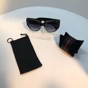 Red & Green Sunglasses & Bracelet Bundle